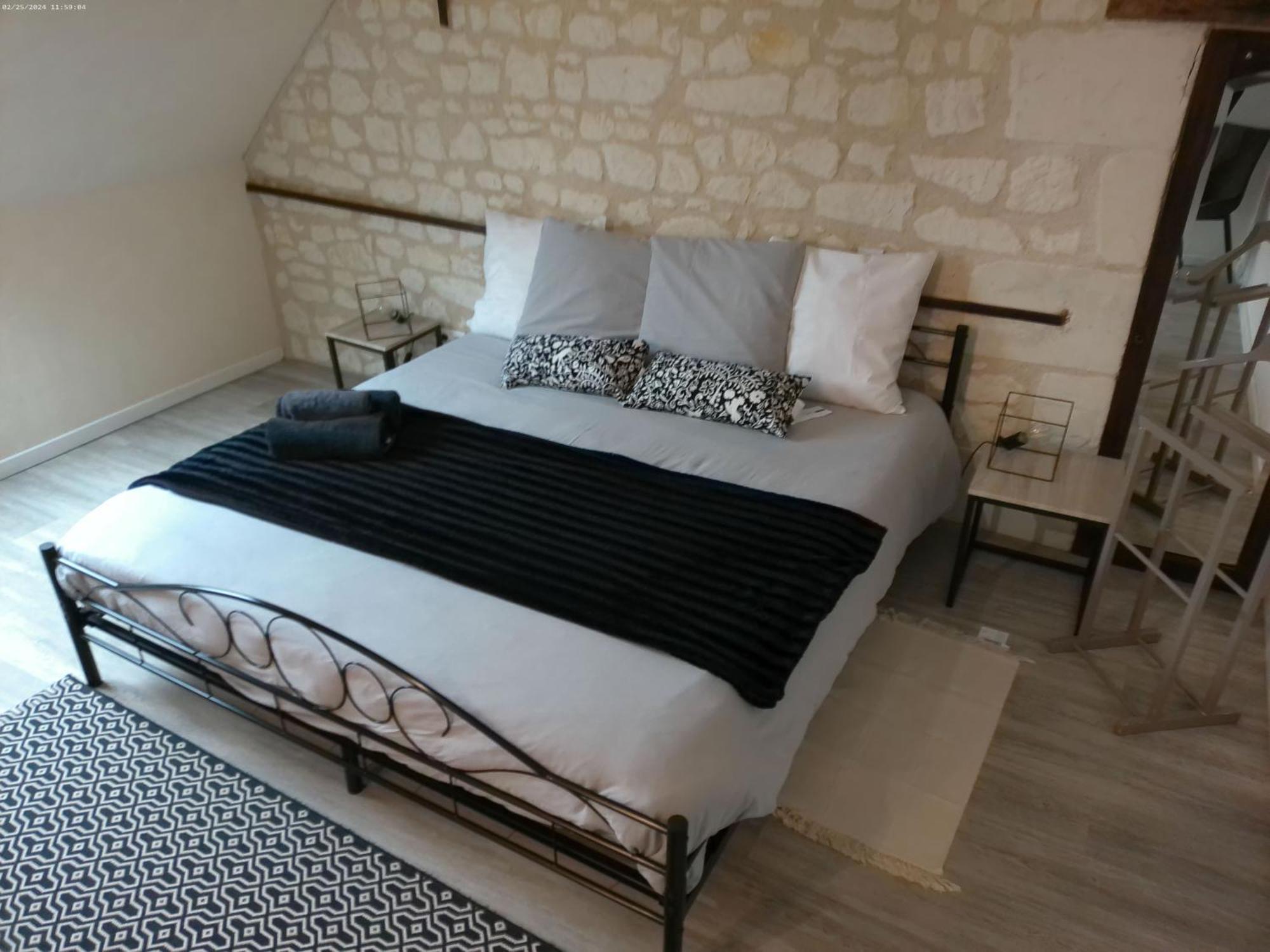A 2 Pas D Azay Hotel Neuil Kültér fotó