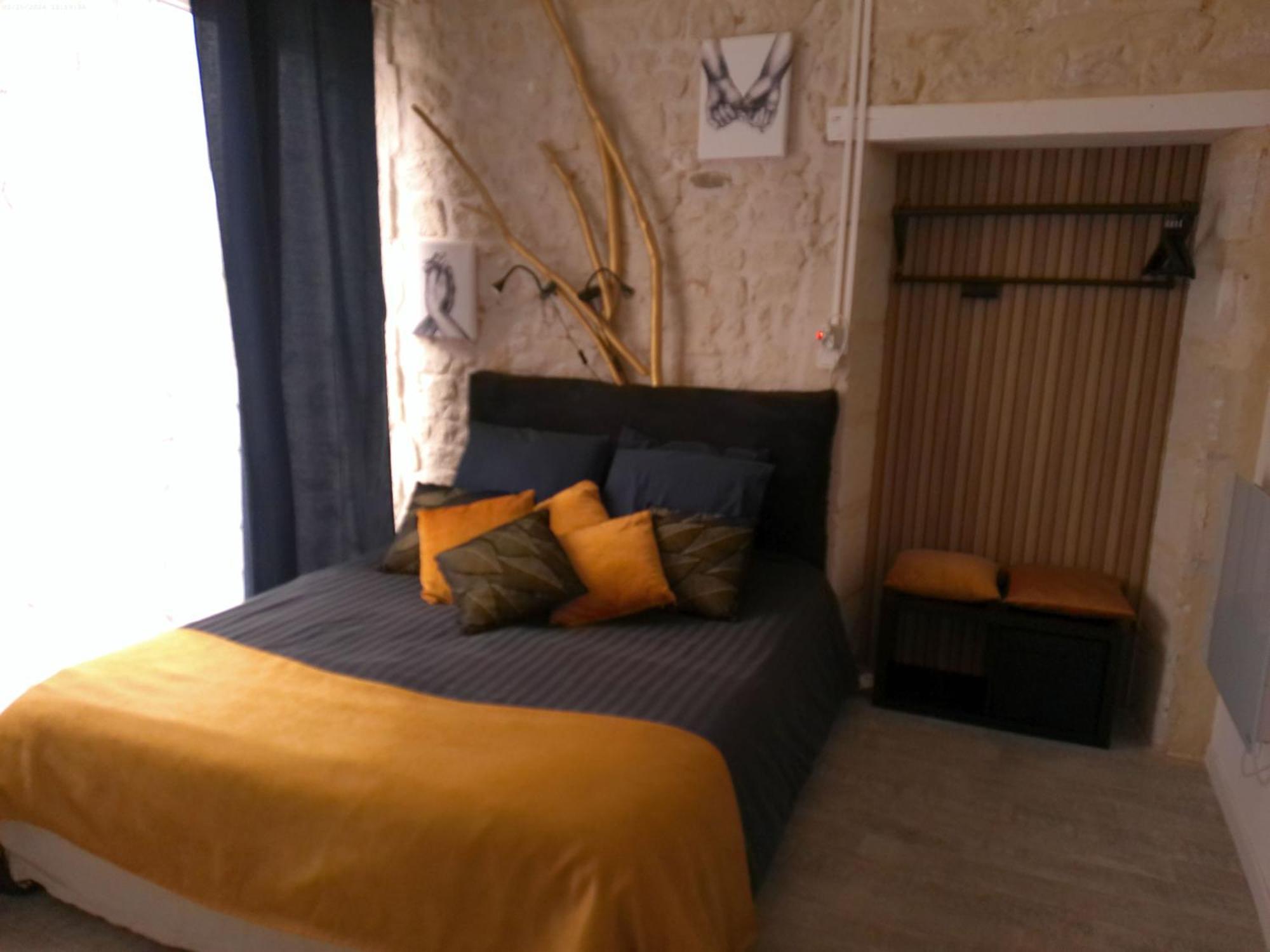 A 2 Pas D Azay Hotel Neuil Kültér fotó